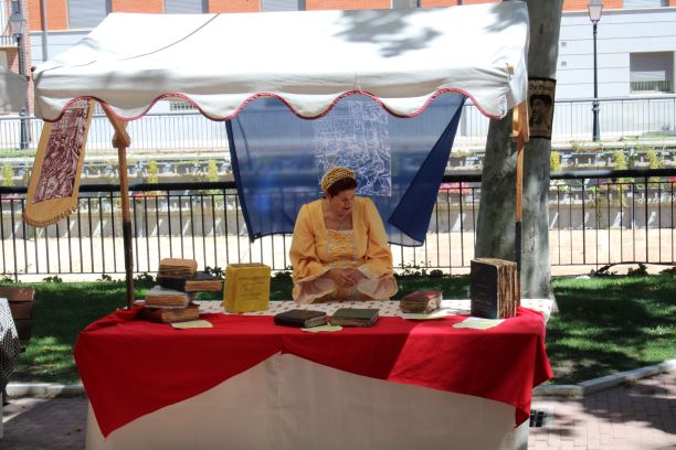 Parada de libros en el mercado