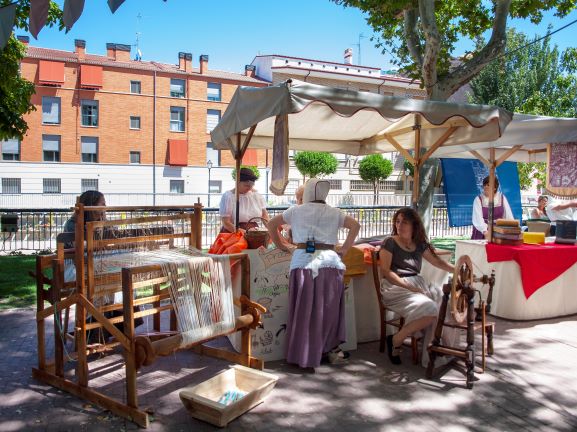 Parada de telas en el mercado